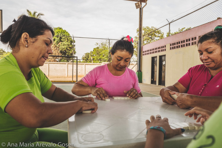 Dias Eternos, Women in prison in Venezuela