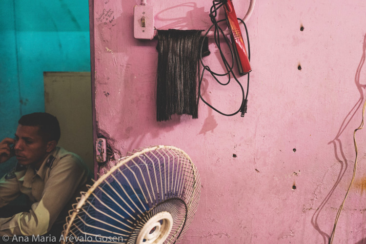 Dias Eternos, Women in prison in Venezuela