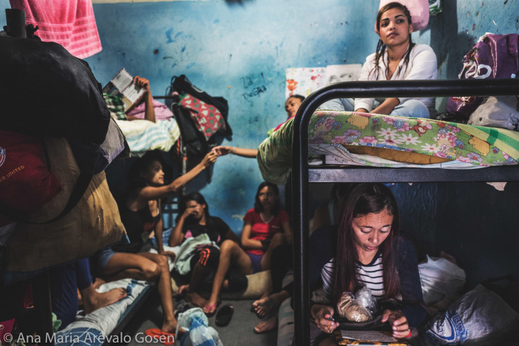 Dias Eternos, Women in prison in Venezuela